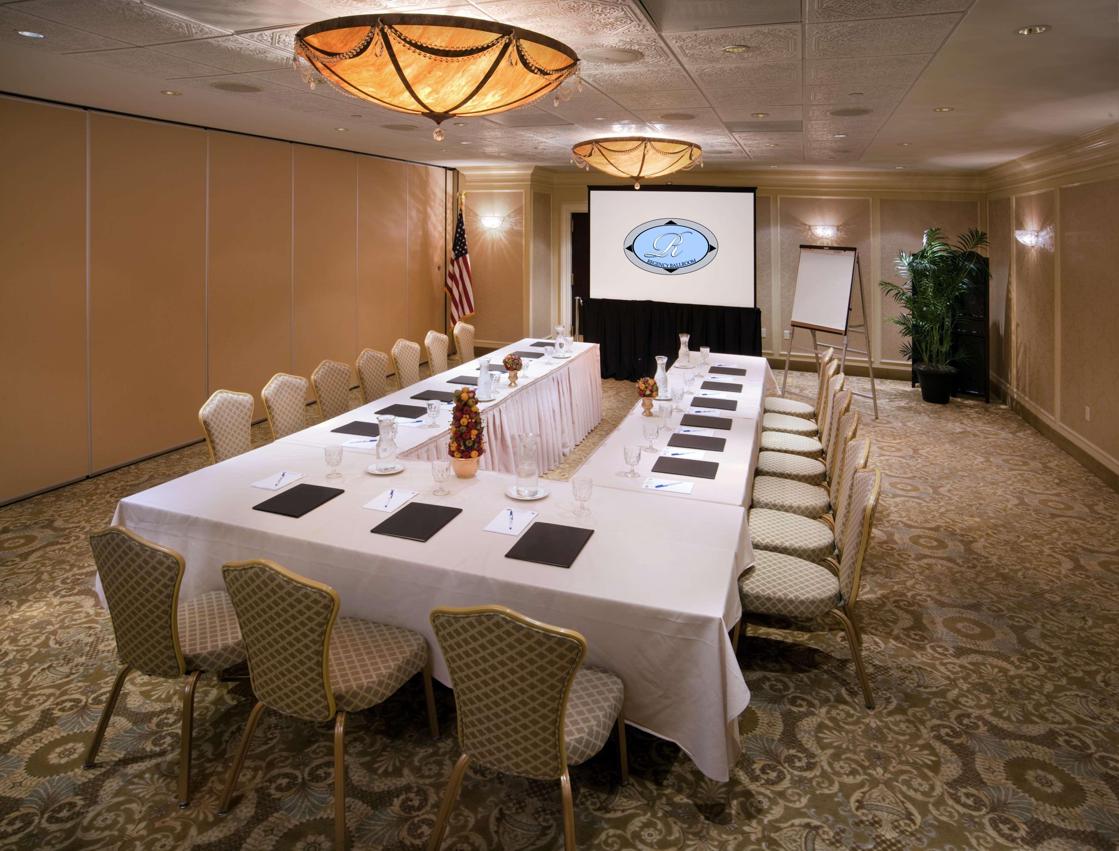 Doubletree By Hilton Nanuet Hotel Екстериор снимка