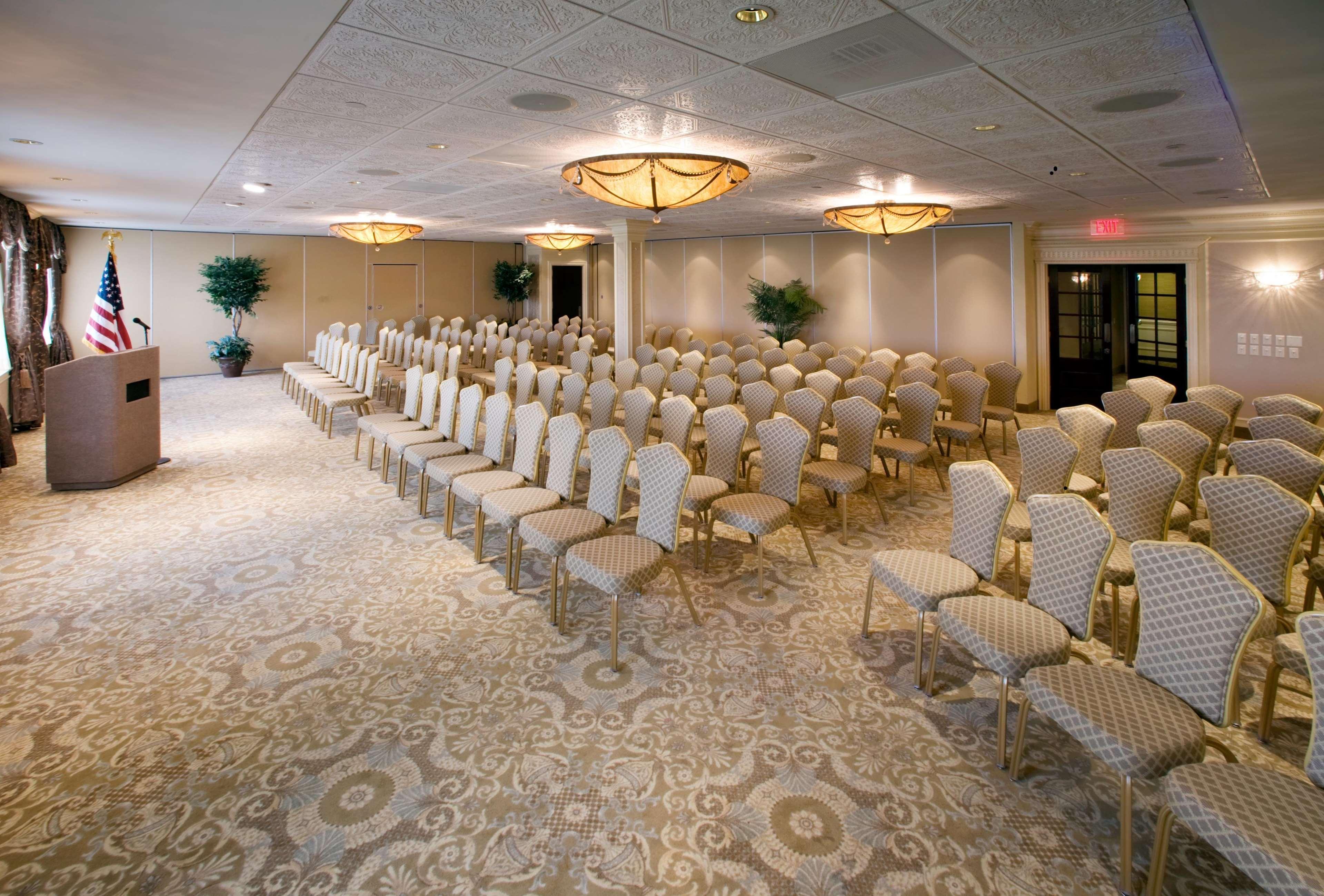 Doubletree By Hilton Nanuet Hotel Екстериор снимка