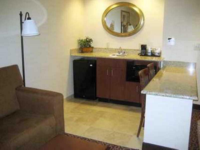 Doubletree By Hilton Nanuet Hotel Екстериор снимка