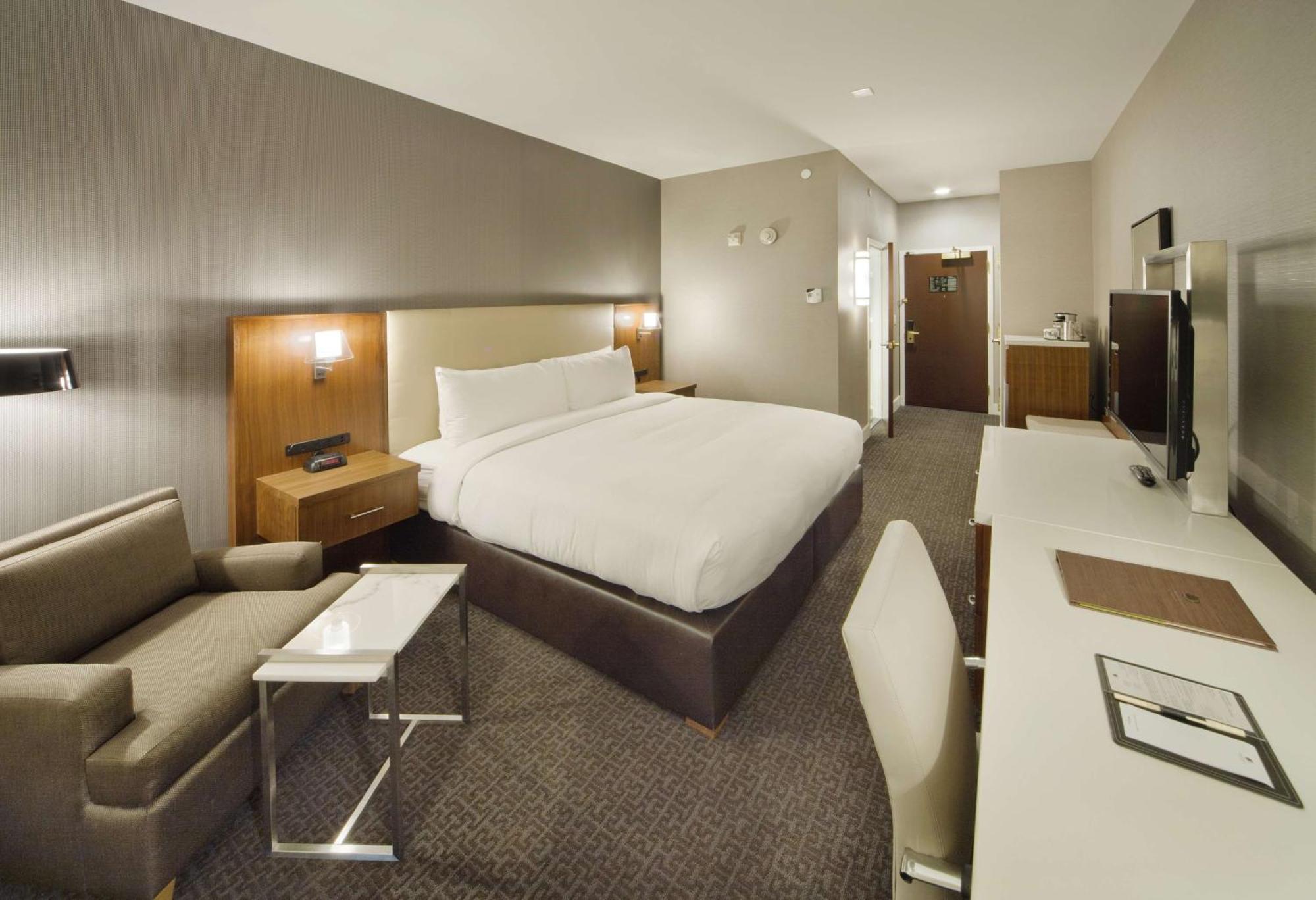 Doubletree By Hilton Nanuet Hotel Екстериор снимка