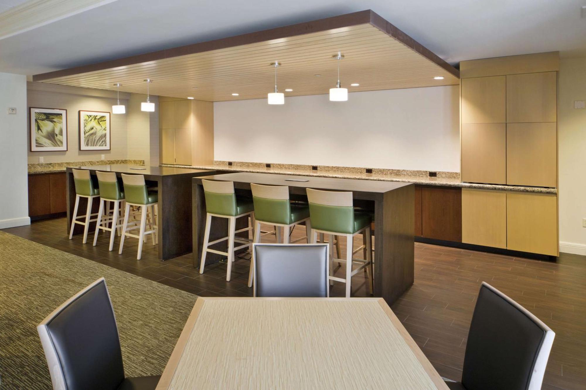 Doubletree By Hilton Nanuet Hotel Екстериор снимка