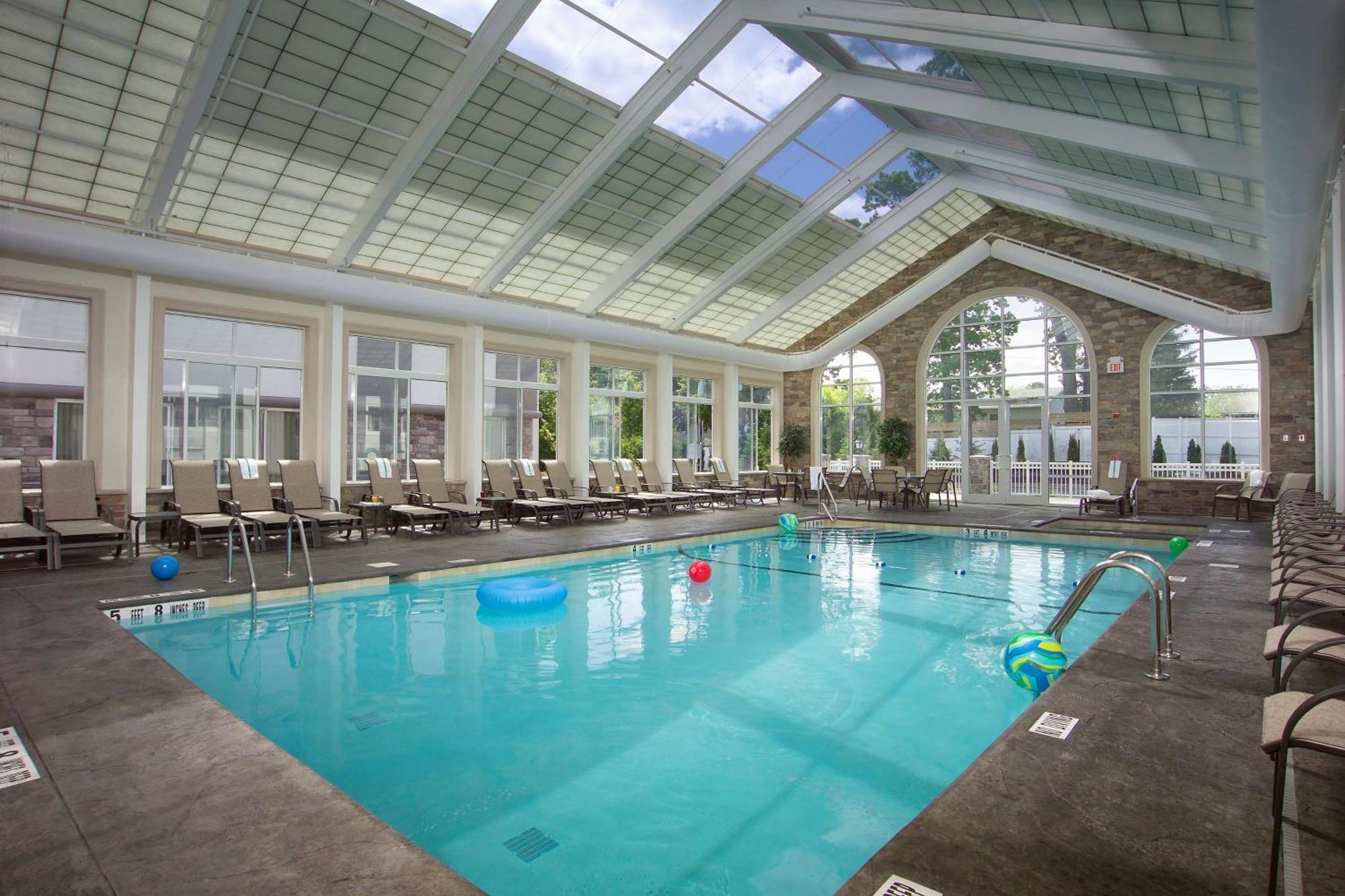 Doubletree By Hilton Nanuet Hotel Екстериор снимка