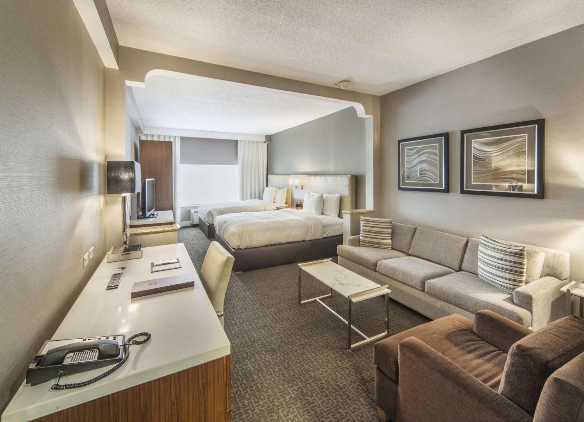 Doubletree By Hilton Nanuet Hotel Екстериор снимка