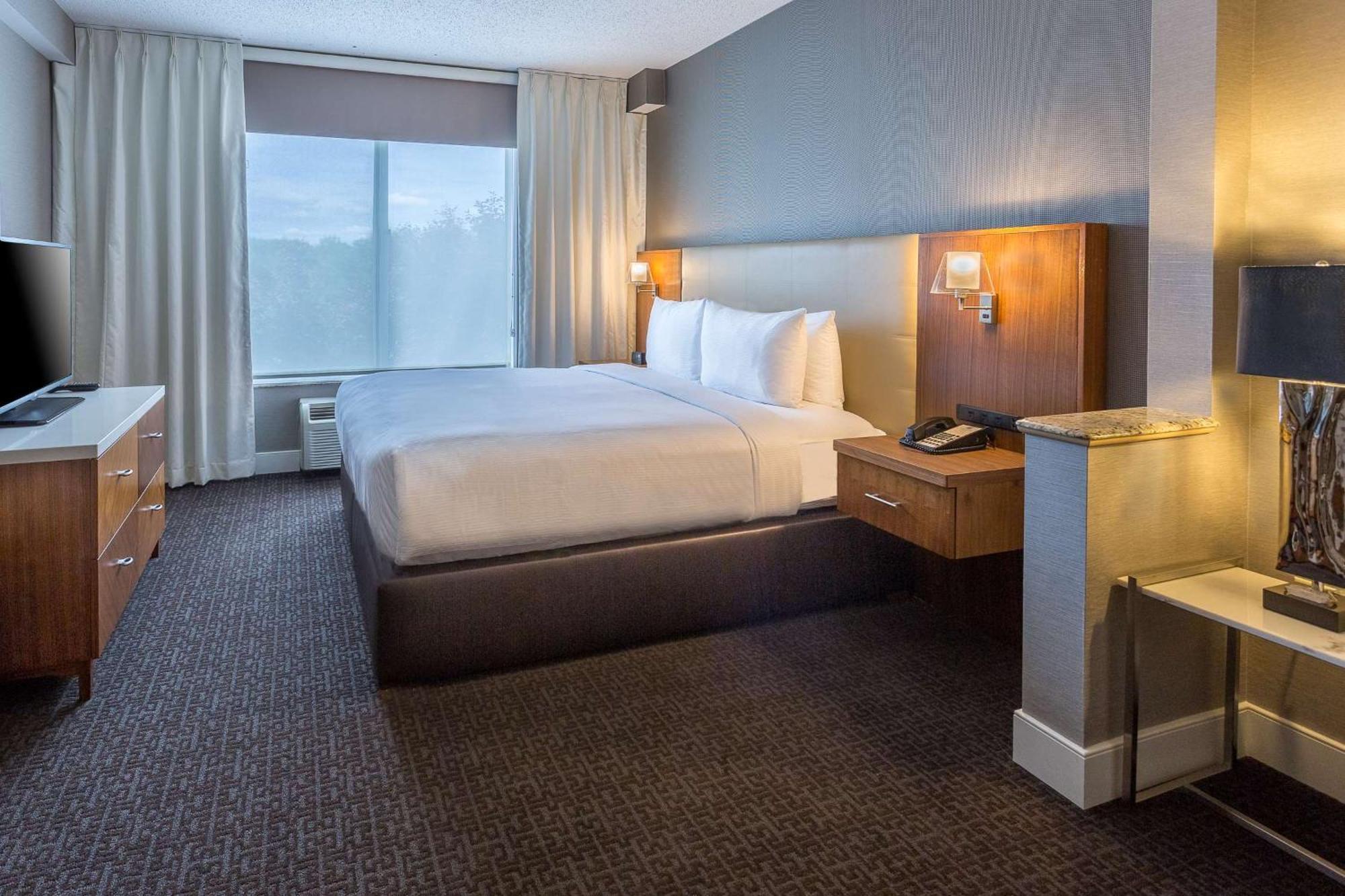 Doubletree By Hilton Nanuet Hotel Екстериор снимка