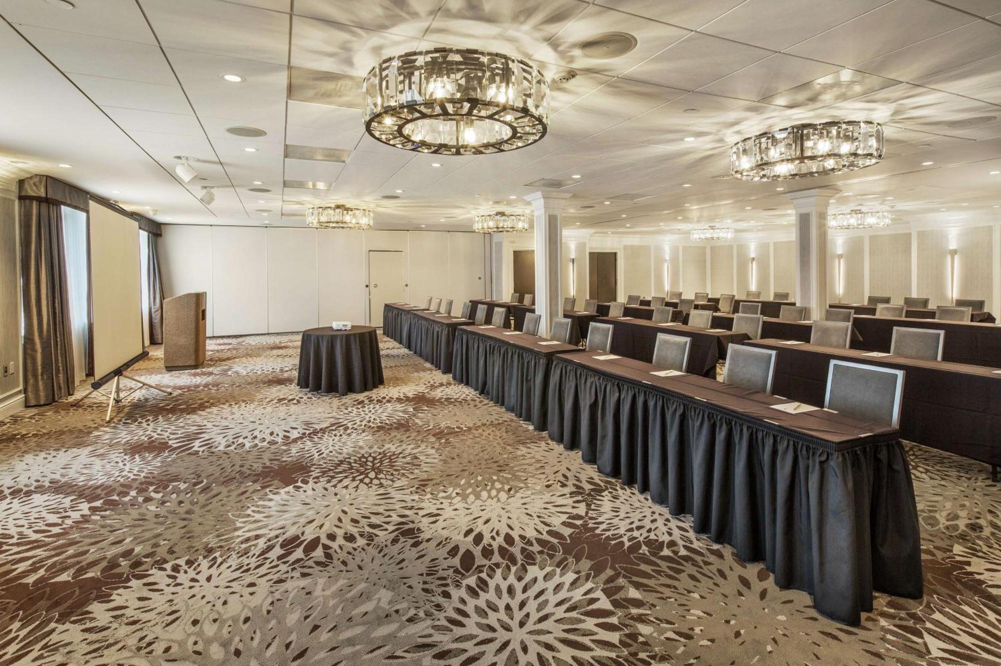 Doubletree By Hilton Nanuet Hotel Екстериор снимка