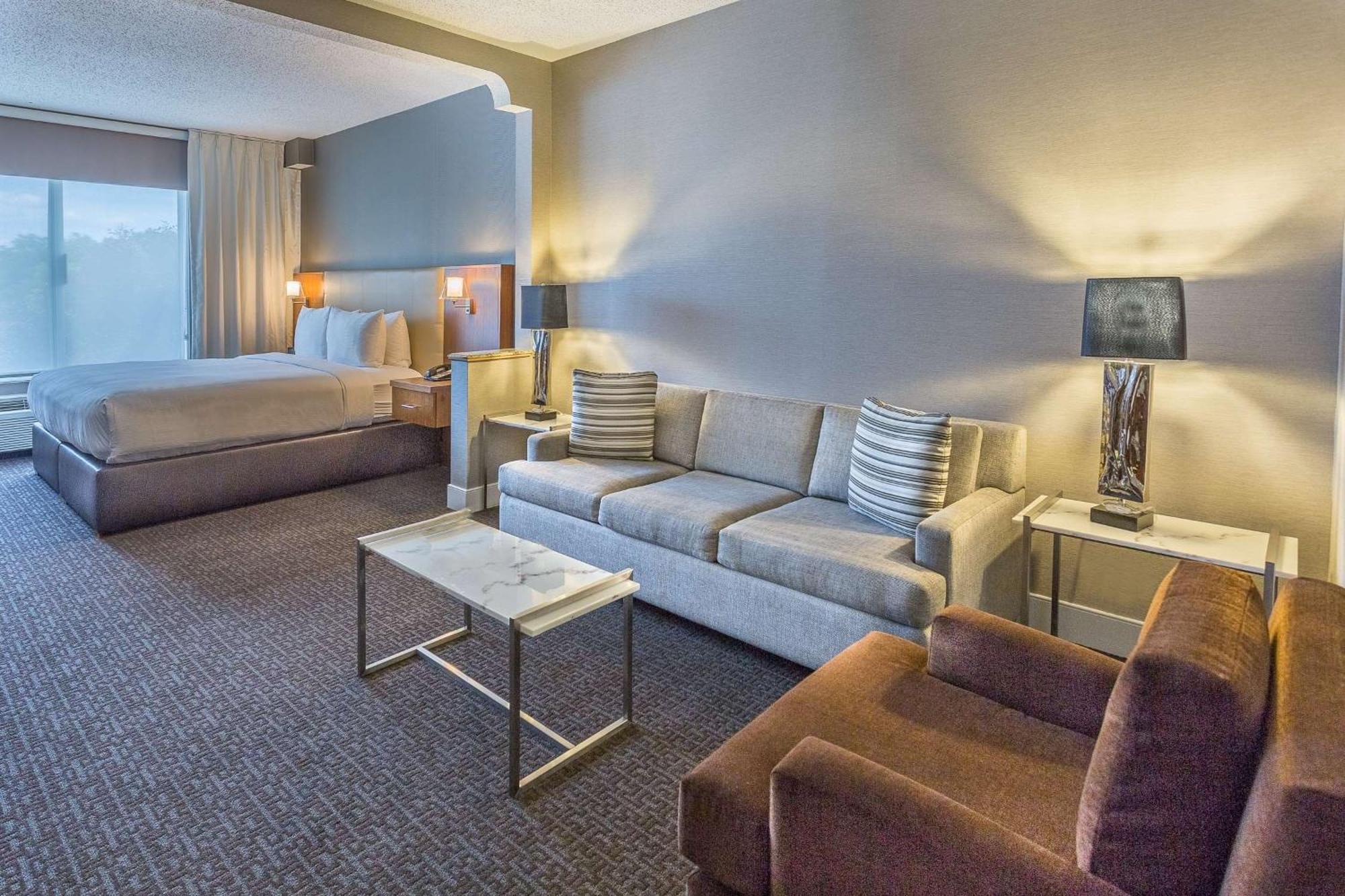Doubletree By Hilton Nanuet Hotel Екстериор снимка