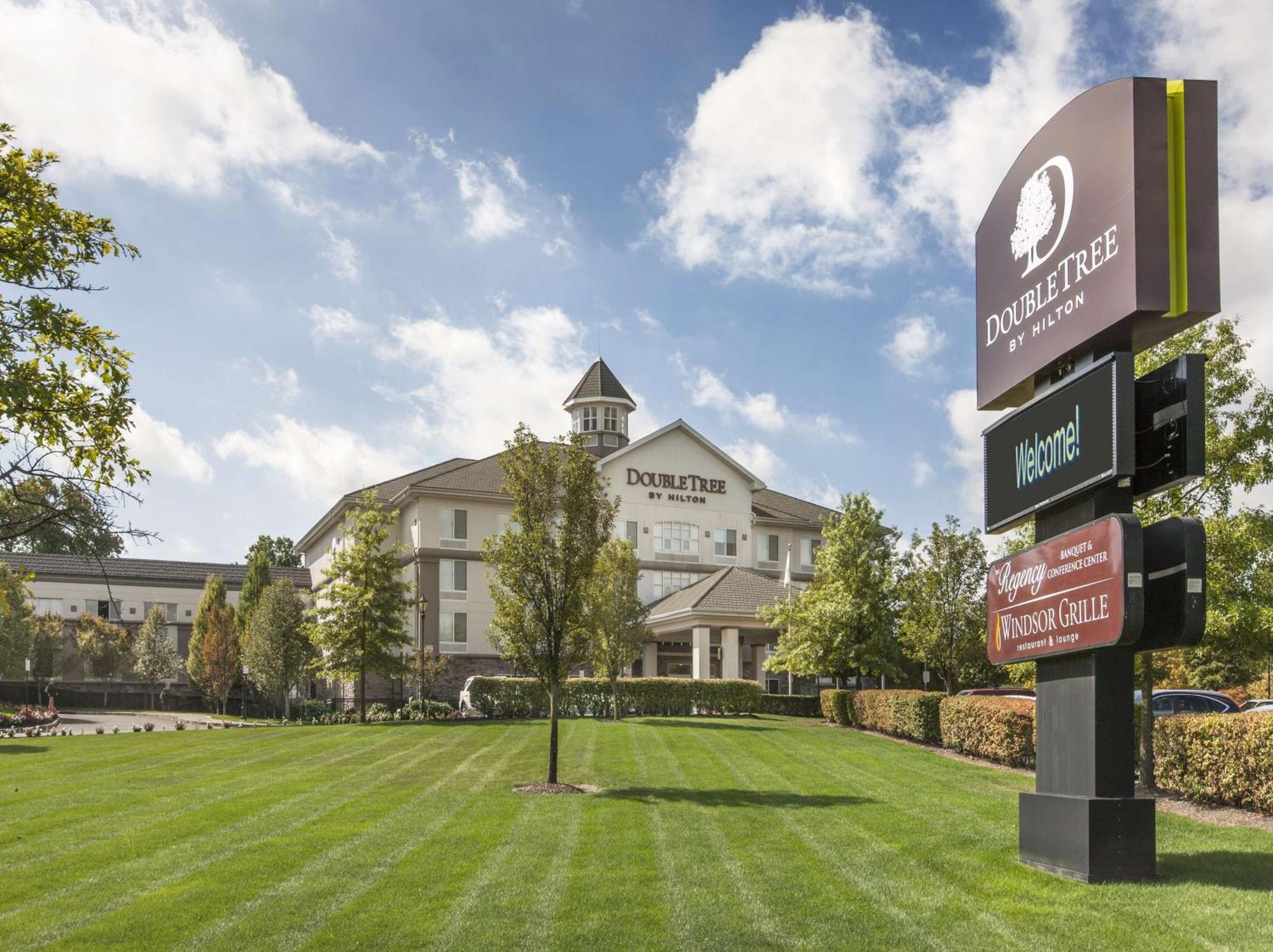Doubletree By Hilton Nanuet Hotel Екстериор снимка