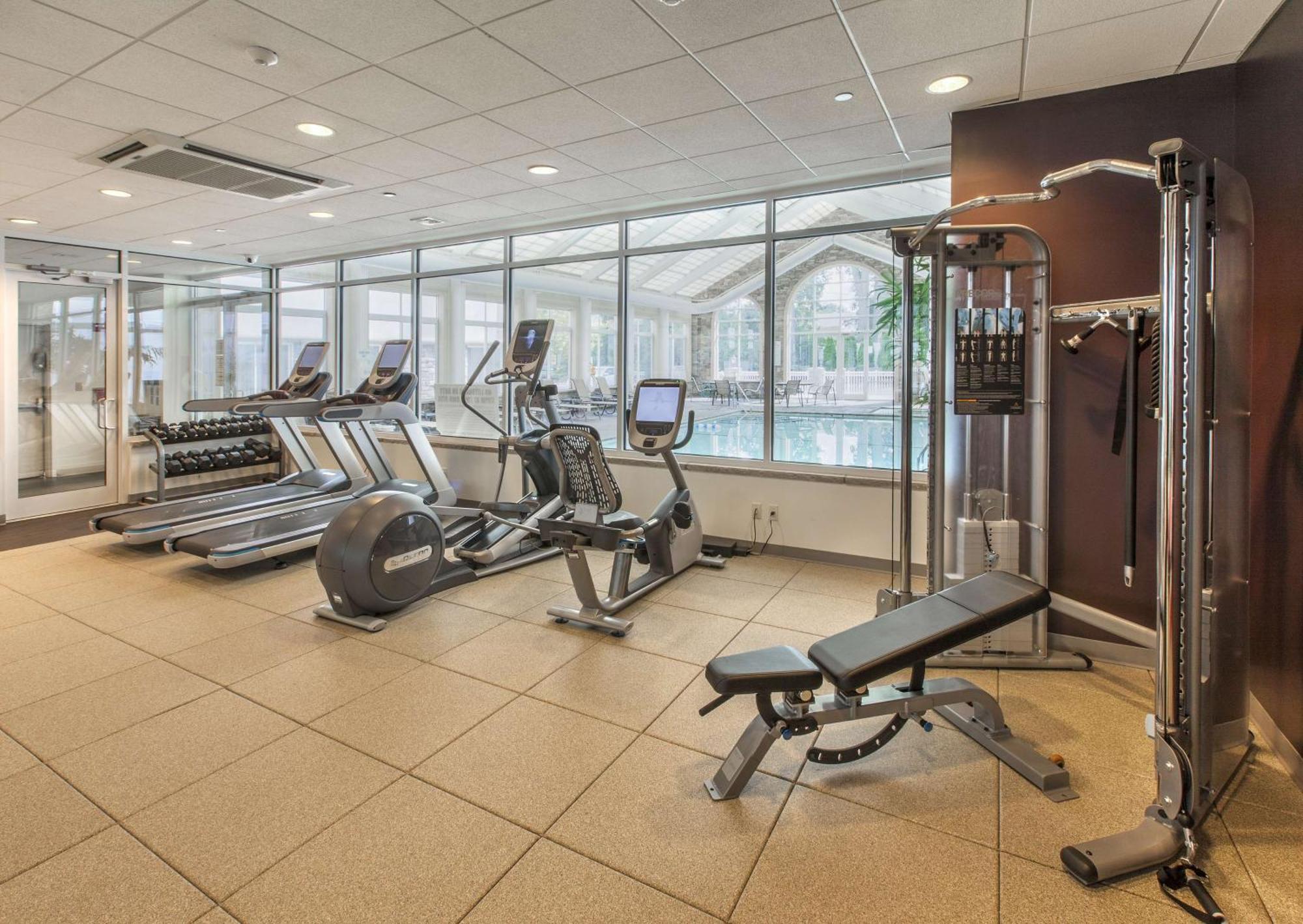 Doubletree By Hilton Nanuet Hotel Екстериор снимка
