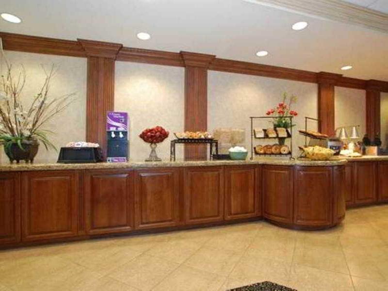 Doubletree By Hilton Nanuet Hotel Екстериор снимка