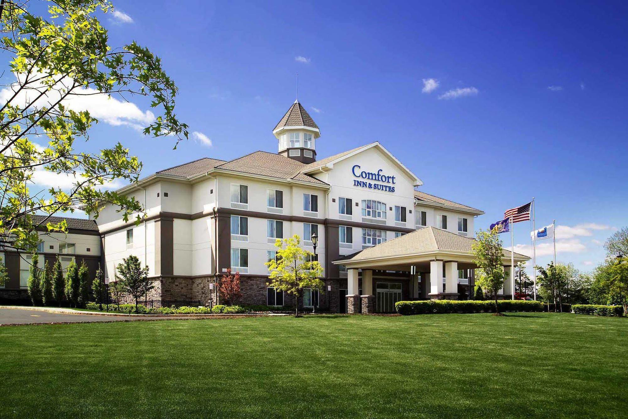 Doubletree By Hilton Nanuet Hotel Екстериор снимка
