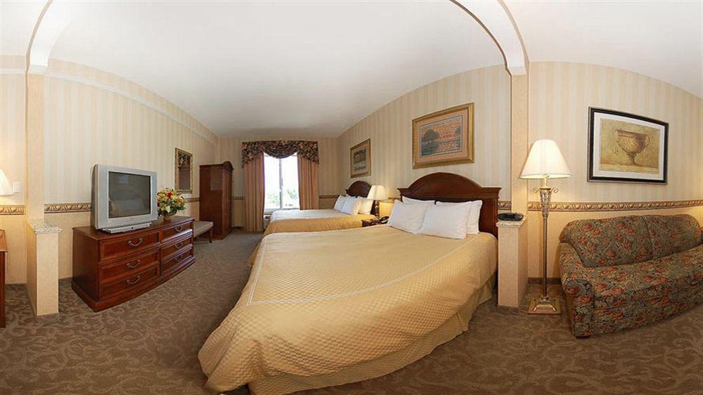 Doubletree By Hilton Nanuet Hotel Екстериор снимка